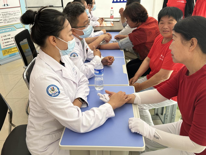 河北省健康科学学会开展2025年全民营养周宣传系列活动——营养健康咨询深入基层